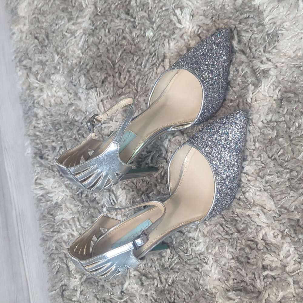 Betsey Johnson 7w wedding sparkle heel with strap silver blue bottom